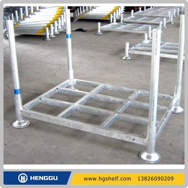 恒固仓储物流设备系列 Logistics equipment series 产品型号:HG-W0708 镀锌圆管堆垛架 产品名称:圆管柱式堆垛架(镀锌),简易堆垛架,拆装式堆栈架,周转托盘 (堆垛式货架) Stack rack 产品外观规格 Size:L1200W1000H1300mm 载重量:700KG/个 可堆垛层数:2-3层 品牌:恒固 计量单位:个 材质:金属 表面处理:静电镀锌处理 颜色:镀锌银白。 一般用来装放较为规则的纸箱物品或其它易整理的物品。通常用在冷库。 堆垛架也称可移动式货架,规格
